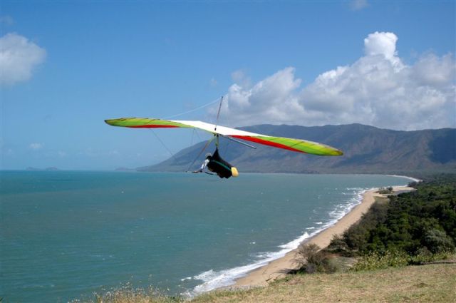 Things to do in Cairns - hand gliding